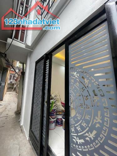 NHÀ ĐẸP -- VỊ TRÍ THUẬN TIỆN! 🏠  Giá: 5.x tỷ (giảm 200tr) cho ace nào nhiệt tình 😜  Đị