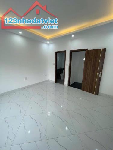 NHÀ ĐẸP -- VỊ TRÍ THUẬN TIỆN! 🏠  Giá: 5.x tỷ (giảm 200tr) cho ace nào nhiệt tình 😜  Đị - 3
