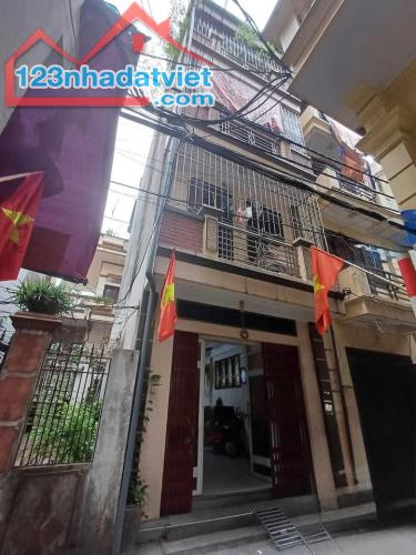 Cho thuê nhà ngõ ba gác phố Đại Từ Hoàng Mai 34m x 3 tầng, giá 9tr/tháng