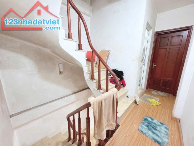 Bán nhà Hoàng Hoa Thám, Ba Đình, ba gác, 41m2, 4 tầng, chỉ 7.85 tỷ - 2