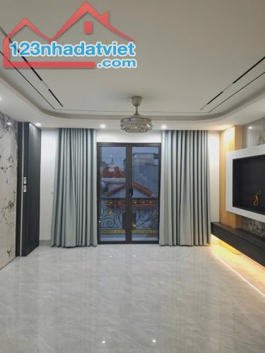 Bán nhà Ngọc Thuỵ sau trường Pháp 46m x 6T gara thang máy, kd nhỏ nhỉnh 13 tỷ tl. LH - 2