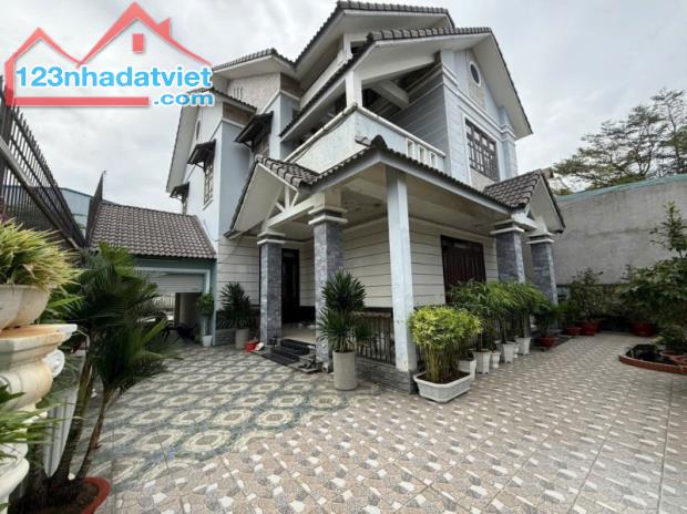 Bán BIỆT THỰ Siêu Đẳng Dĩ An, đương nhựa trước nhà 20m,giảm sock 2 tỷ