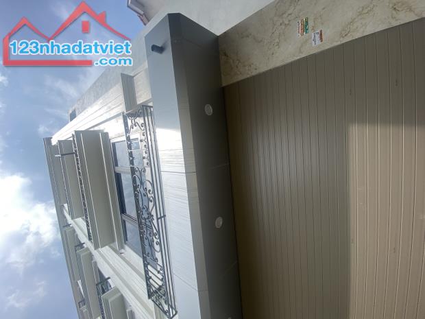 BÁN NHÀ DI TRẠCH 5 TẦNG GIÁ 4 TỶ 7