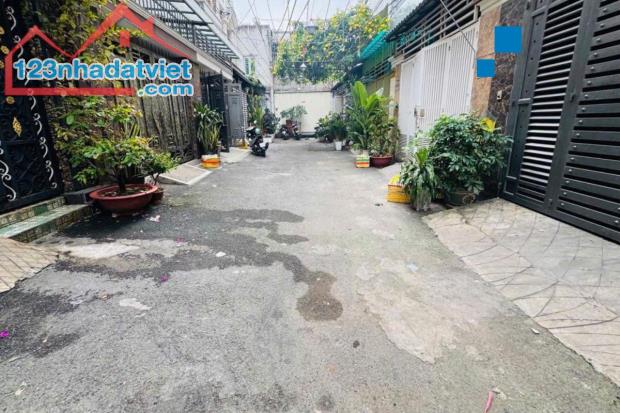 Bán nhà hẻm 4m, Lạc Long quân, Tân Bình, 57.8 m² (3.9m x 14m), 4 tầng - Giá 6.95 tỷ TL - 1