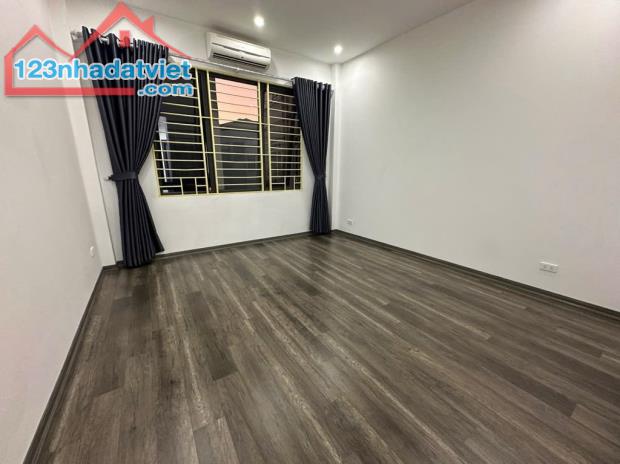 Nhà vĩnh Hưng 30m ra phố 36m2 - 5 tầng nhỉnh 5 tỷ - 2