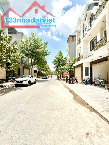 Chính Chủ Cần Bán Nhà Phố Bình An Dĩ An Gần Làng Đại Học - 1