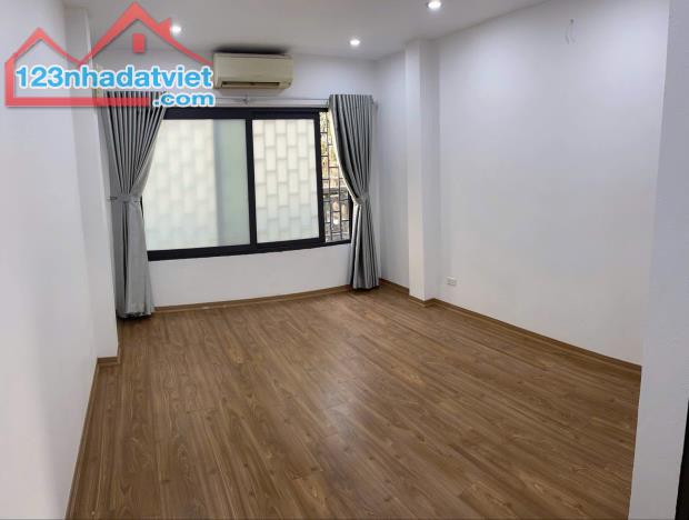 Cho thuê nhà Phố Khương Trung, 5 tầng x 25m2, 10.5 Triệu KD online kết hợp ở gđ, nhóm - 4