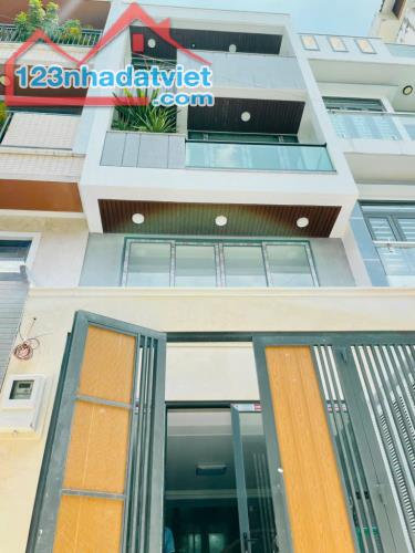 BÁN NHÀ GÒ VẤP, CÁCH SIÊU THỊ LOTTE MART CHỈ 1KM