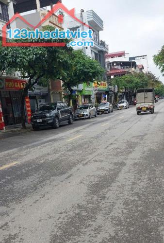 Phố Việt Hưng lô góc kèm nhà 4 tầng, DT: 65m,MT: 5.1m, mặt đường KD giá rẻ 11ỷ