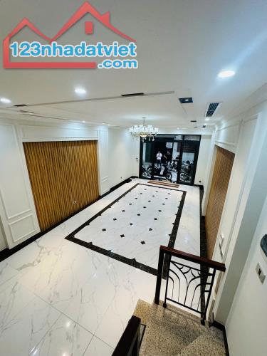 Bán Nhà Phố Cầu Giấy - Vị Trí Đẹp, Nhà Ở Thoáng Mát - DT 40mx5t - Nhỉnh 8 Tỷ