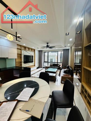 Bán Nhà Phố Cầu Giấy - Vị Trí Đẹp, Nhà Ở Thoáng Mát - DT 40mx5t - Nhỉnh 8 Tỷ - 1