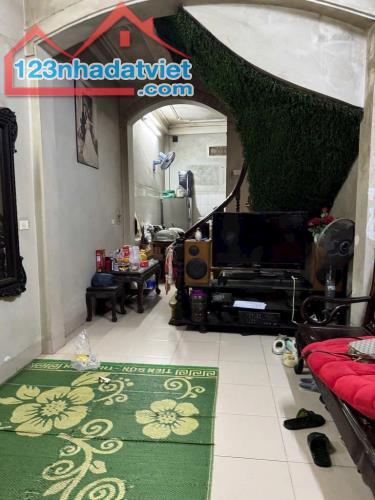Nhà dân xây chắc chắn. Khách hàng quan tâm nhanh nhé ạ - 1