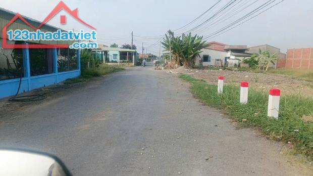 744m2 Thổ + Có nhà cấp 4, đường xe oto 4c, cách 830 chỉ 900m
