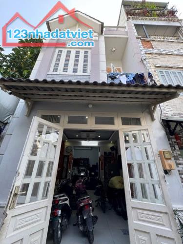TT QUẬN 12 GIÁP GV,TB - NHÀ MỚI Ở NGAY - 33M2 (4x8) 2 TẦNG 2PN - HẺM XE HƠI SÁT NHÀ