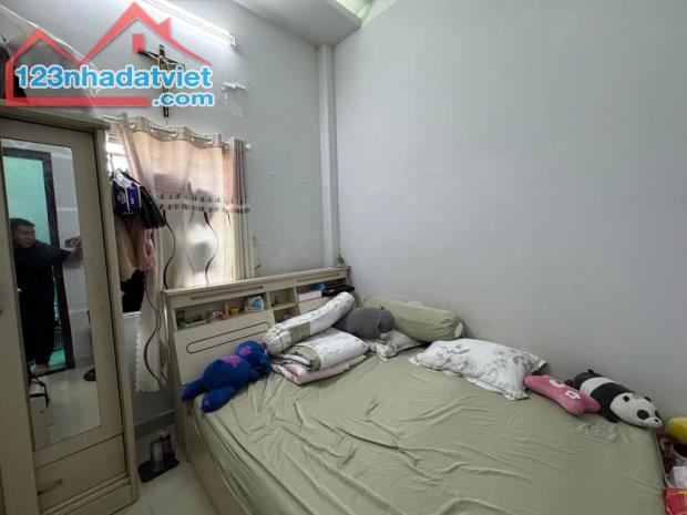 TT QUẬN 12 GIÁP GV,TB - NHÀ MỚI Ở NGAY - 33M2 (4x8) 2 TẦNG 2PN - HẺM XE HƠI SÁT NHÀ - 3