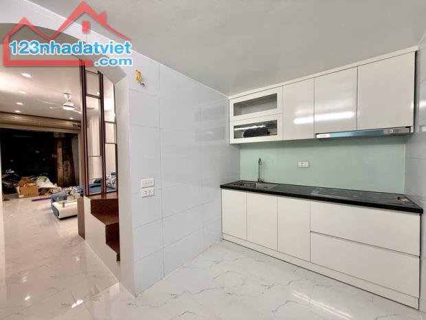 Cần bán nhà đẹp tại Văn Chương TT Đống Đa, khách mua chỉ xách Vali về ở DT38m, 5T hơn 6 tỷ - 1