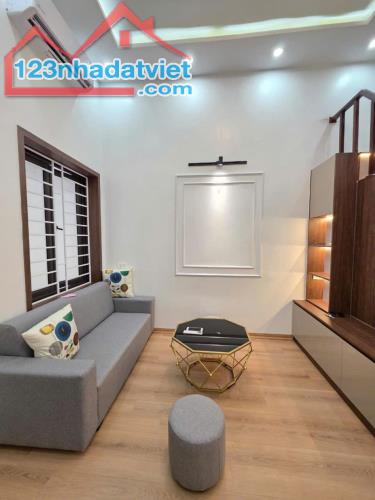 CẦN BÁN TẬP THỂ TẠI TRẦN CUNG -GẦN PHỐ - DTSD 70M2 - 2 PN -FULL NỘI THẤT Ở LUÔN- KHU