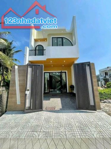 NỢ NGÂN HÀNG CẦN TIỀN NHƯỢNG LẠI CĂN 2 LẦU SHR GIÁP PHƯỜNG BỬU LONG
