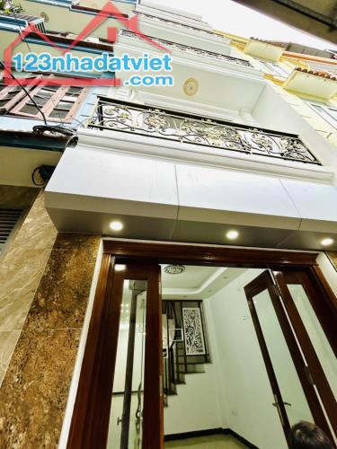 BÁN NHÀ TRƯƠNG ĐỊNH, Ô TÔ ĐỖ CỬA, KINH DOANH, 42M2. 8.2 TỶ