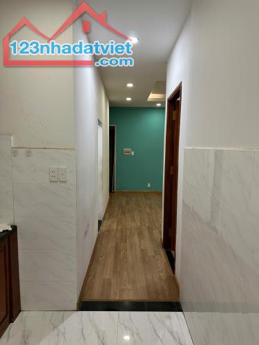 Chính chủ cần bán căn hộ 312 Lạc Long Quân, Quận 11, 70m2, 2PN, 2.835 tỷ, có sổ hồng. - 1