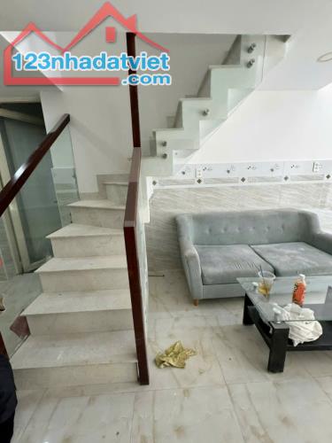 Nhà rộng 5 tầng, gần Chung cư Ruby Nguyễn Sỹ Sách, 5.25 tỷ - 3