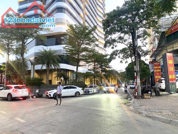 BÁN ĐẤT PHỐ LỘC - CÔNG VIÊN HOÀ BÌNH - VỈA HÈ - KINH DOANH - MẶT TIỀN HƠN 8M