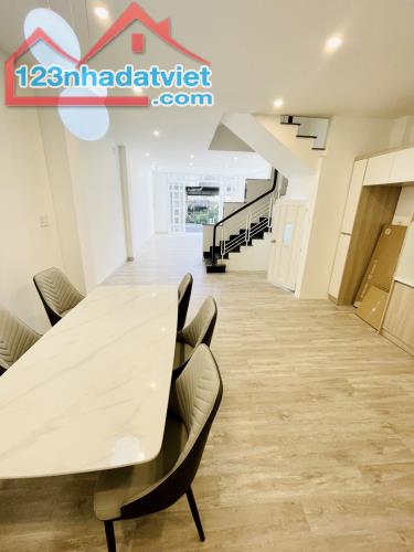 SIÊU PHẨM QUẬN 3 - CMT8 - GA SÀI GÒN - 80M2 (5.6x15) - 4 TẦNG - 4PN - HẺM THÔNG - 1