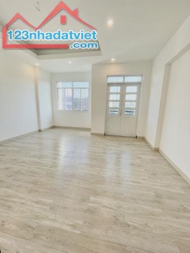 SIÊU PHẨM QUẬN 3 - CMT8 - GA SÀI GÒN - 80M2 (5.6x15) - 4 TẦNG - 4PN - HẺM THÔNG - 2