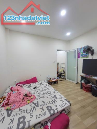 Hàng ngộp cần ra gấp  - DT lớn 108m2 - đường 7.5m , Thạnh Xuân 18 Quận 12- Giá 5.8 tỷ - 2
