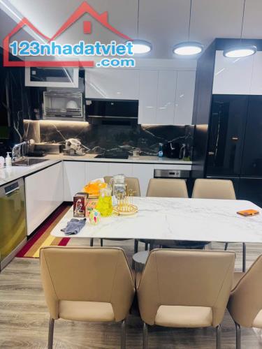 Sky villa 3 ngủ 2 WC 140m2 tòa Diamond Goldmark City nội thất nhập khẩu Châu Âu mới 100% - 1