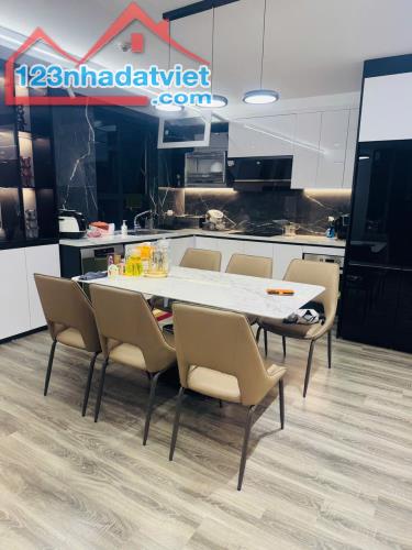 Sky villa 3 ngủ 2 WC 140m2 tòa Diamond Goldmark City nội thất nhập khẩu Châu Âu mới 100% - 2