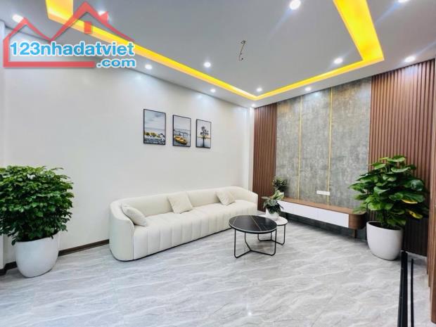 Bán nhà Hoàng Mai - nhà mới ngõ thông tứ phía thuận tiện , dt 35M giá 8.3 tỷ SĐCC