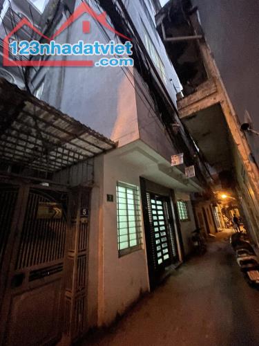 Bán Nhà Cát Linh 25M x 6T Giá 6,4 Tỷ .Lô góc, Ô tô, 10m ra phố.