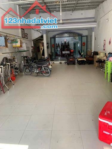BÁN NHÀ MẶT TIỀN ĐƯỜNG NHỰA XE TẢI THÔNG