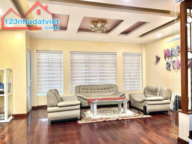 Bán nhà phân lô ô tô tránh phố Hào Nam 40m, 5 tầng mặt tiền 3,8m - 1