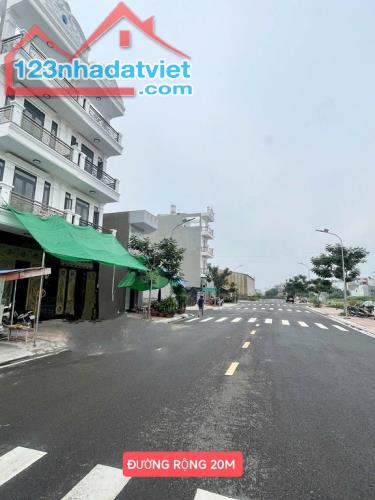 Giảm giá 100 triệu Cần bán nhà  3,5 tấm , dt 4x14,  ODT, 56M2  chỉ 6,25tỷ - 1