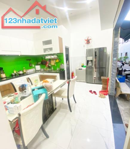 Nhà Đẹp Mặt Tiền Nguyễn Bá Tòng, 3 tầng, Tân Bình, 4x14m, 60m2, nhỉnh 10 tỷ TL - 1