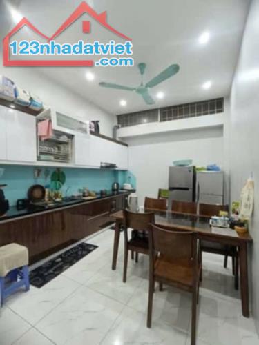 BÁN NHÀ PHỐ HÀO NAM, DT 46M2 X 5 TẦNG, Ô TÔ QUA  - NGÕ THÔNG - KD - 2 MẶT THOÁNG, GIÁ 13.5 - 2