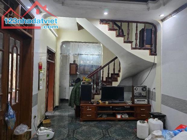 Bán nhà An Dương Vương dt 56m 3 tầng  8.8m mặt tiền giá 12 tỷ xíu Tây Hồ