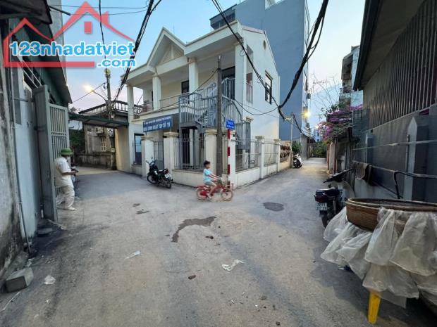 Bán nhà An Dương Vương dt 56m 3 tầng  8.8m mặt tiền giá 12 tỷ xíu Tây Hồ - 2