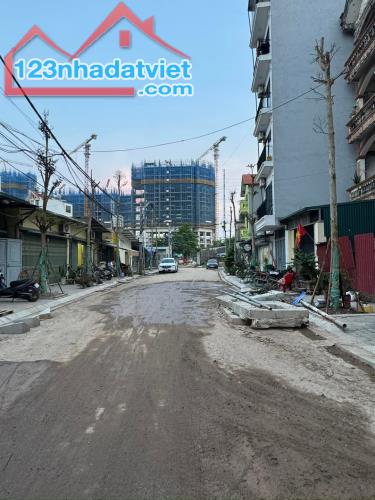 Bán nhà An Dương Vương dt 56m 3 tầng  8.8m mặt tiền giá 12 tỷ xíu Tây Hồ - 3