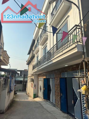 Bán Gấp nhà liền kề 3 tầng Mới xây đẹp, full nội thất , oto vào tận đất Quốc Oai. - 2