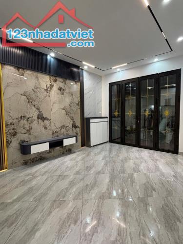 Bán nhà 35m2, 5 tầng, Giải Phóng, và bước ra otoo, full nội thất, nhà đẹp - 1