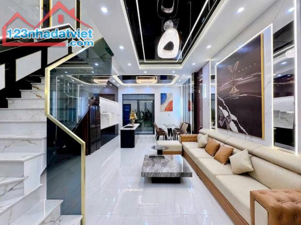 NHÀ PHỐ 1 TRỆT 2 LẦU - TRỤC CHÍNH ĐƯỜNG D1 KDC HỒNG LOAN - 2
