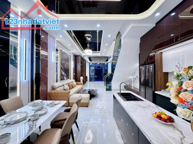 NHÀ PHỐ 1 TRỆT 2 LẦU - TRỤC CHÍNH ĐƯỜNG D1 KDC HỒNG LOAN - 3