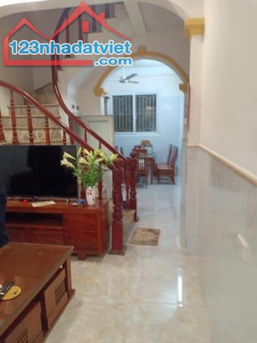 BÁN NHÀ ĐẠI TỪ HOÀNG MAI 7.4TỶ 42M NHÀ ĐẸP 5 TẦNG TRƯỚC NHÀ SH QUAY ĐẦU QH NGON - 1