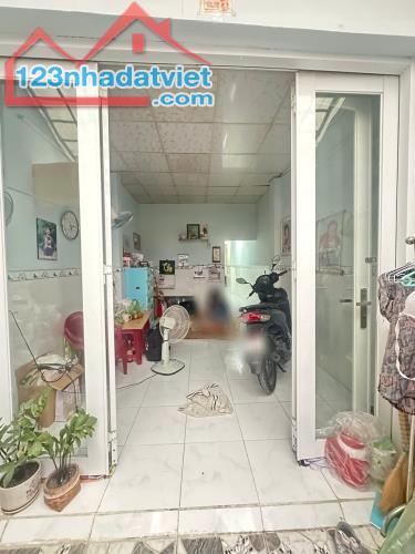 HOT! Nhà cấp 4 hẻm 803 Huỳnh Tấn Phát, Phú Thuận, Quận 7