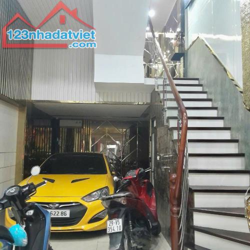 (Tin thật 100%) Bán nhà 40m2 x 6T tại Nguyễn Chí Thanh - Phân lô ô tô tránh - Nhà để ở - 3