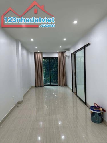 Nhà đẹp 7 tầng đường Cầu Giấy, 3 bước ra đường lớn, 60m2, 25 tỷ