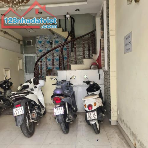 NHÀ BÁN CÁCH MT HOÀNG HOA THÁM 1 CĂN,  P13, TÂN BÌNH, 4 TẦNG – (4,5M X 12,5), CHỈ 11.X TỶY - 2